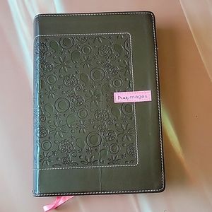 True Images Teen Girl NIV Bible